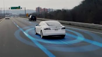Toate mașinile Tesla produse de acum vor fi pregătite pentru pilotul automat