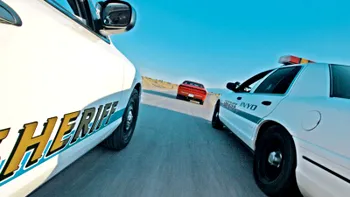 Un american a furat o mașină de poliție și a transmis urmărirea în direct