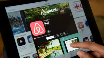 Airbnb, vizată de o anchetă: ce acuzații i se aduc site-ului iubit de turiști