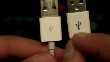 Motivul pentru care nu ar trebui să folosești decât încărcătorul original de iPhone