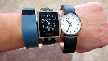 Pebble nu mai vinde ceasuri, în urma achiziției de către Fitbit