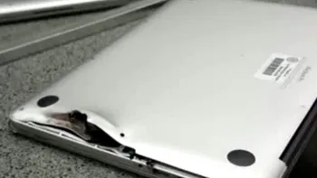 Un MacBook a rezistat la gloanțe și a salvat o viață într-un atentat