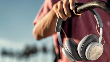 Beoplay H4 sunt noile căști Bluetooth ”accesibile” de la Bang & Olufsen