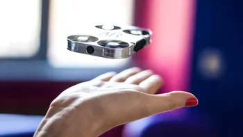 AirSelfie este o dronă care îți poate încăpea în buzunar