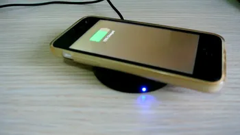 iPhone 8 ar putea să nu beneficieze de încărcare wireless