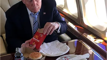 McDonald's îl acuză pe Donald Trump că are „mâini mici”