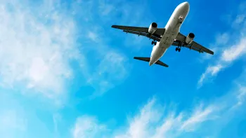 O femeie a fost arsă de căștile pe care le purta în timpul unui zbor