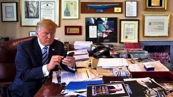 Competiția Android - iOS ajunge la Casa Albă: Donald Trump și-a luat iPhone