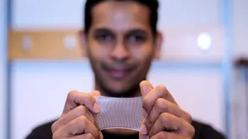 Ecranul superflexibil care ne-ar putea oferi telefoane pliabile