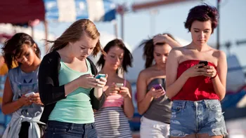 Facebook-ul în exces te poate împinge către izolare socială