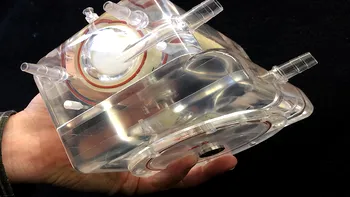Cel mai mic plămân artificial din lume încape într-un rucsac