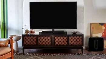 Sonos Playbase înlocuiește un sistem audio cu o boxă cât o masă