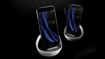 Sharp Aquos R este rapid și ”se uită după tine” prin casă