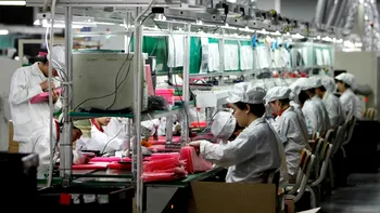 Cât de grele sunt condițiile pentru muncitorii din fabricile Apple
