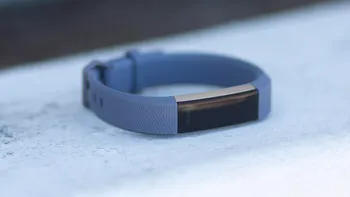 O brățară inteligentă Fitbit i-a salvat viața datorită monitorului cardiac