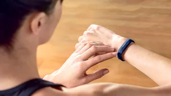 O brațară Fitbit i-a explodat la mână unui utilizator și i-a provocat răni serioase