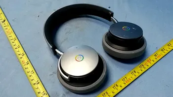 Primele căști Google au un design fascinant prin simplitate