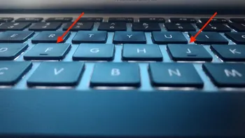 Care este scopul micilor ridicături de pe tastele ”F” și ”J” ale tastaturii