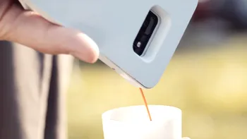Carcasa de telefon care îți permite să iei cafeaua cu tine
