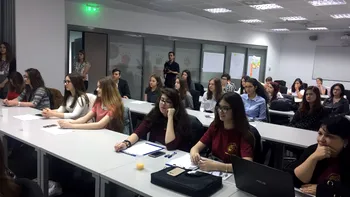 România se califică în cea mai mare competiție de programare pentru fete la nivel global