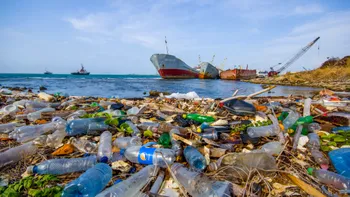 Un proiect controversat promite să elimine deșeurile de plastic din oceane