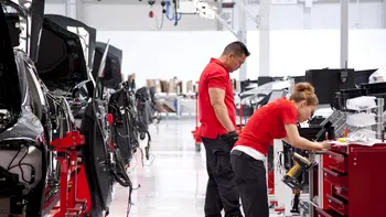 Tesla începe să 