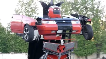 Doi ruși au creat un Transformer cu armament funcțional, dintr-o Lada [VIDEO]