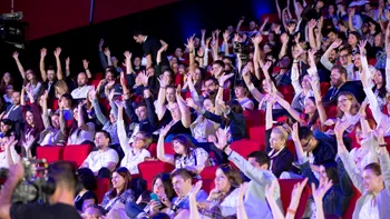 iCEE.fest aduce în București cam tot ce-ți trebuie, de la Facebook la marijuana