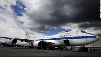 Două avioane construite să reziste atacurilor nucleare au fost avariate de o tornadă