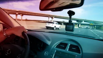 De ce ai vrea o cameră video auto pe bordul mașinii tale