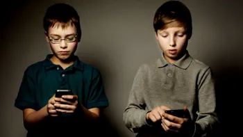 De ce nu ar ajuta o lege care ar interzice vânzarea smartphone-urilor pentru copii