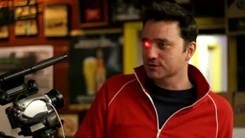 Omul-cyborg care are o cameră video în loc de ochi