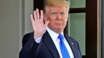 Donald Trump și-a dat cu părerea despre viitorul Apple în Statele Unite