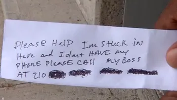Un om a fost găsit închis în interiorul unui bancomat