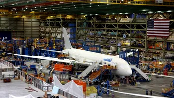 Cum arată fabrica Boeing, cea mai mare clădire din lume [GALERIE FOTO]