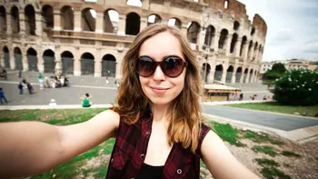 Românii, printre cei care postează cele mai multe selfie-uri din vacanță