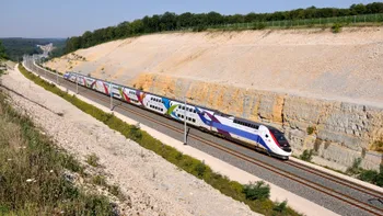 Cât încă aștepți CFR, China relansează cel mai rapid tren din lume