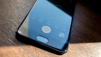 Primele imagini cu OnePlus 6 arată ”împrumuturile” de la iPhone X