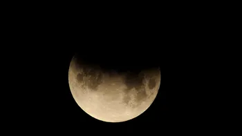 Astăzi are loc o eclipsă de Lună. Când și de unde o poți vedea