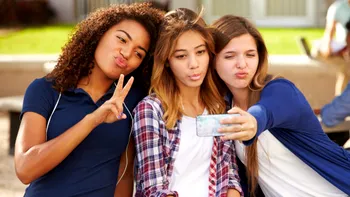 Adolescenții își pierd interesul pentru Facebook: ce platforme preferă