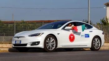 Un Tesla Model S a depășit 1000 de kilometri cu o încărcare