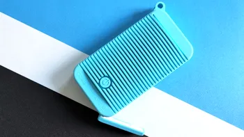 ADATA D8000L, bateria externă cu lanternă și rezistentă la apă