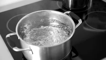 Ce e Hot Water Challenge, provocarea stupidă la care se supun adolescenții