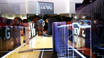 LG pune cinci camere pe un telefon ca să nu spui că n-ai opțiuni