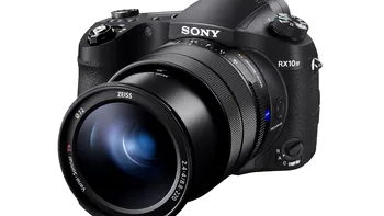 Sony RX10 IV este un hibrid cu superzoom fără lentile interschimbabile