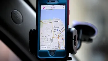 Compania din spatele Google ar putea investi în cel mai mare rival Uber