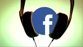 Facebook te poate asculta oriunde, zice denunțătorul Cambridge Analytica
