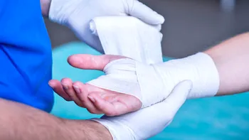 Bandajul inteligent care administrează medicament pentru orice tratament