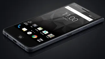 Cum arată BlackBerry Motion, telefonul care nu lasă compania să moară