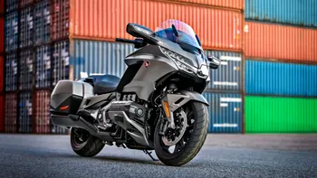 Motocicleta futuristă de la Honda e compatibilă cu iPhone
